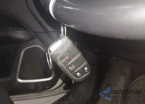 2019 Jeep Compass Latitude 4X4 z USA, uszkodzony, nr VIN 3C4NJDBB8KT768484